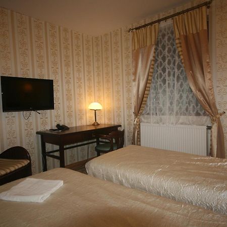 Dwor Ostoia Hotell Rymanów Rom bilde