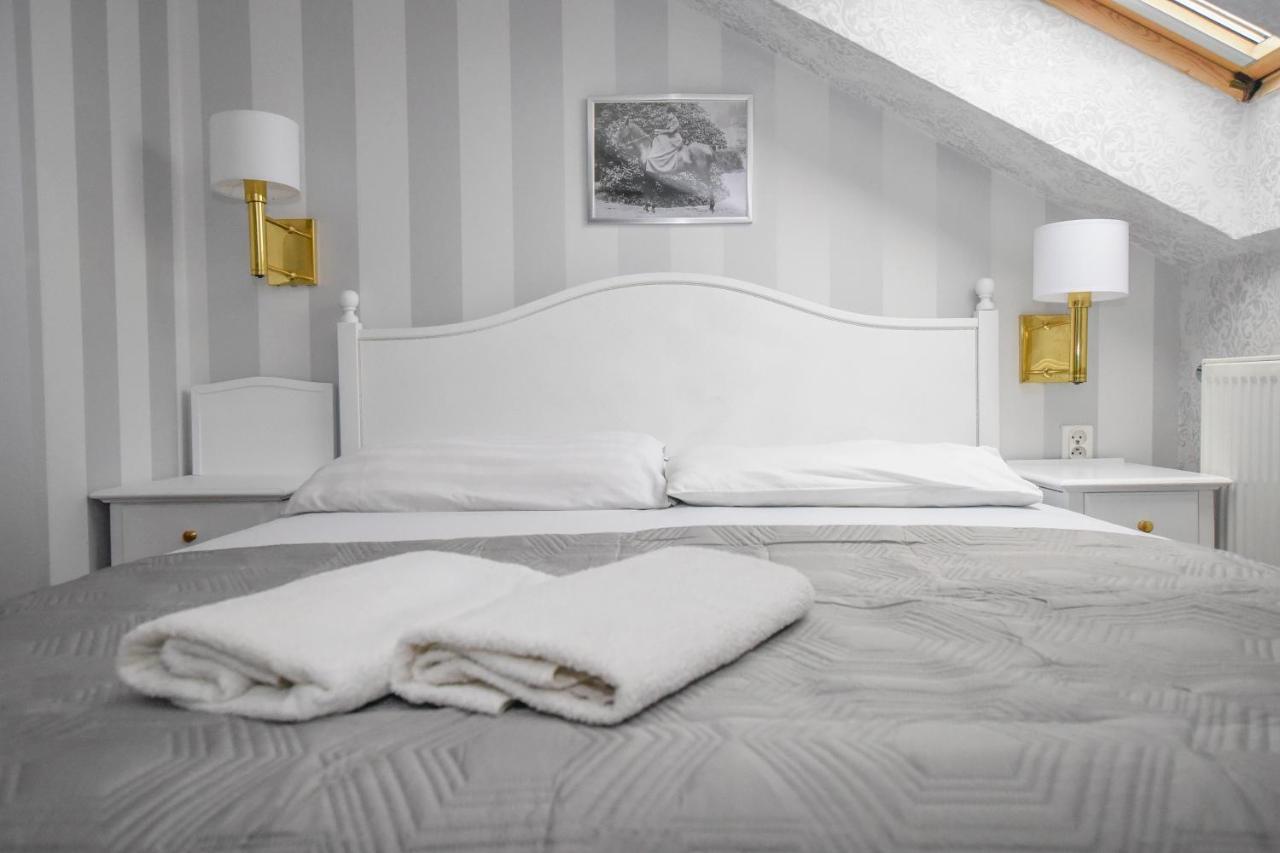 Dwor Ostoia Hotell Rymanów Eksteriør bilde