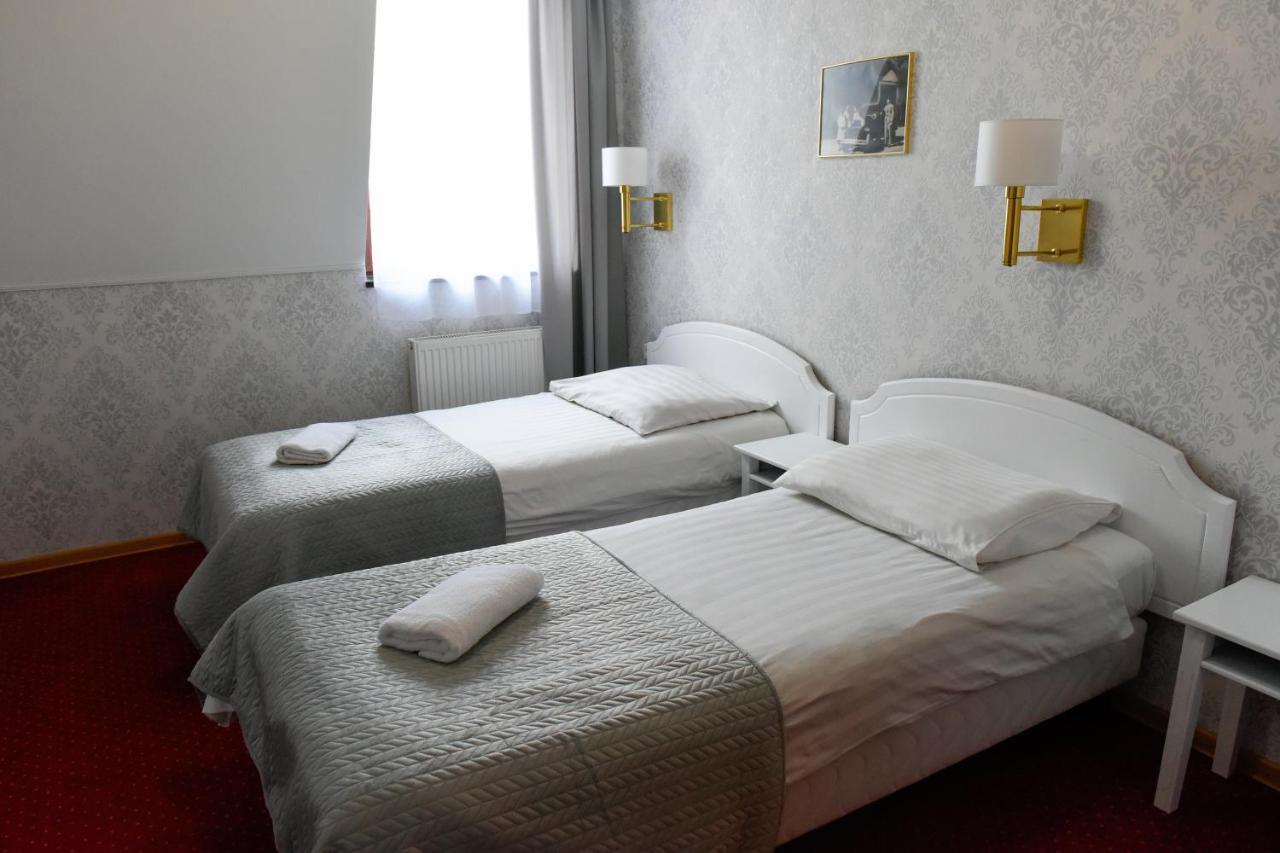 Dwor Ostoia Hotell Rymanów Eksteriør bilde