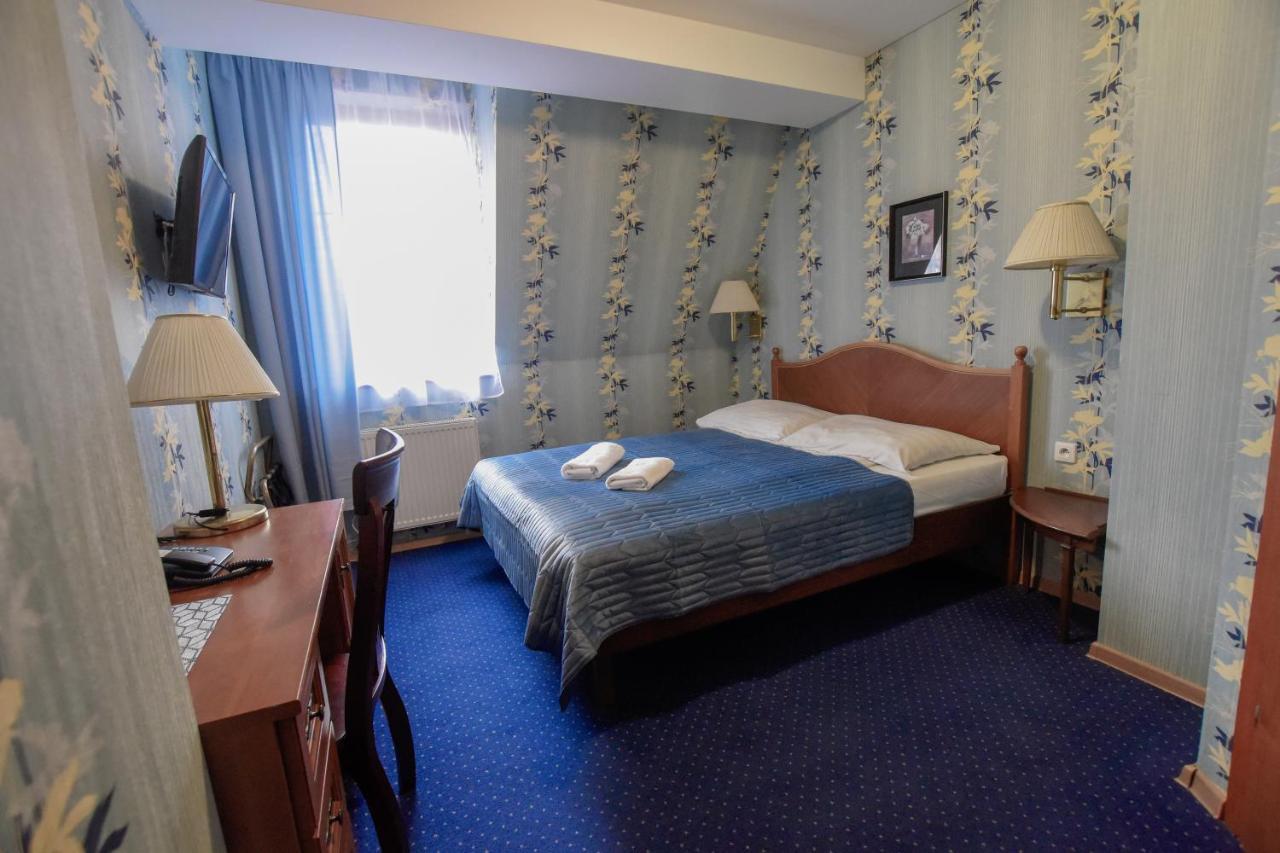 Dwor Ostoia Hotell Rymanów Eksteriør bilde