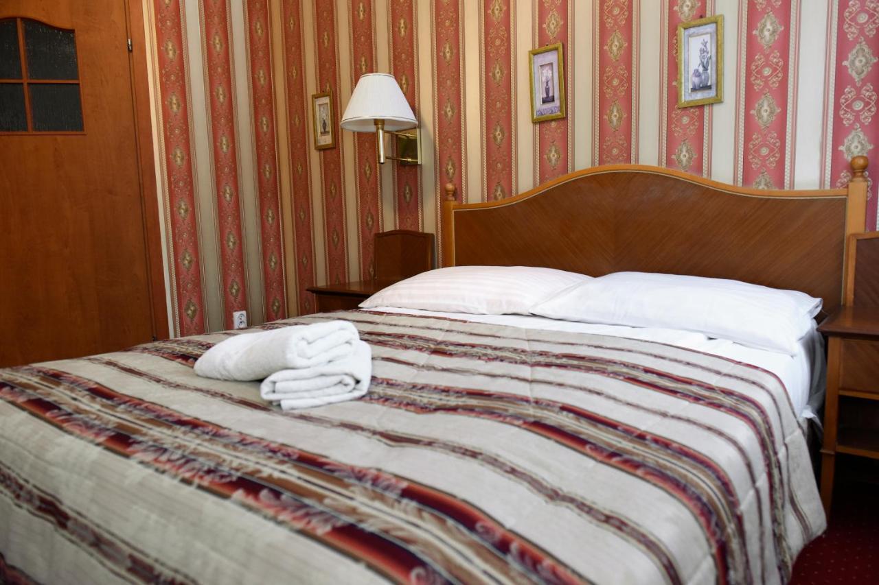 Dwor Ostoia Hotell Rymanów Eksteriør bilde