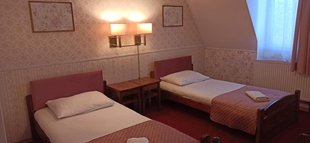 Dwor Ostoia Hotell Rymanów Eksteriør bilde