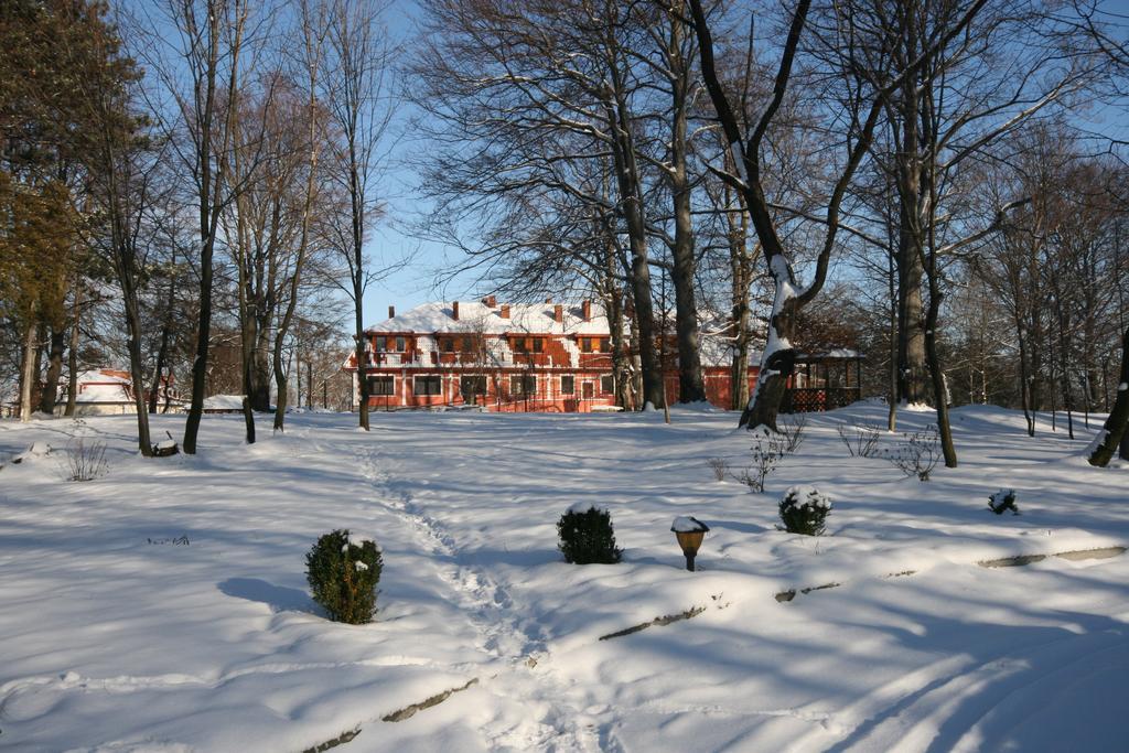 Dwor Ostoia Hotell Rymanów Eksteriør bilde