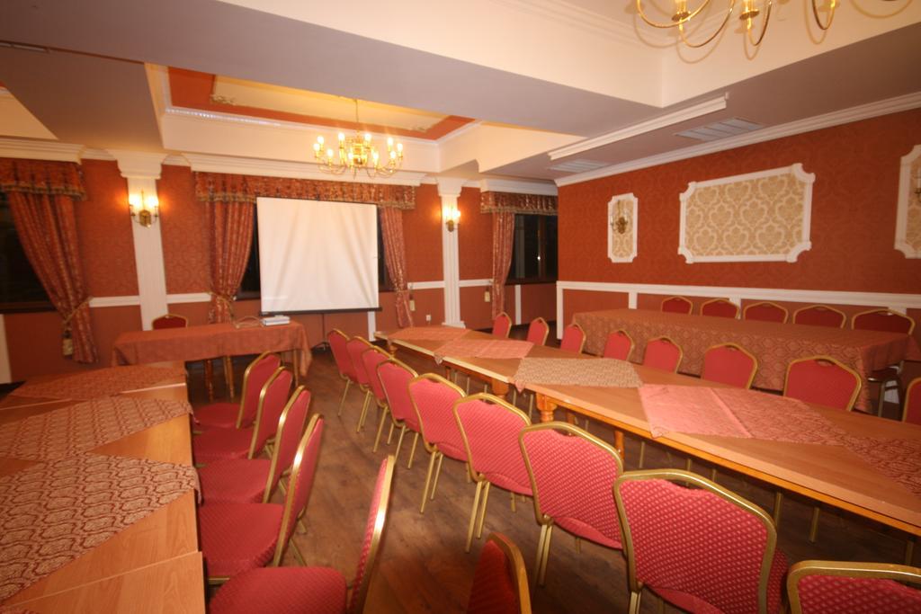 Dwor Ostoia Hotell Rymanów Eksteriør bilde