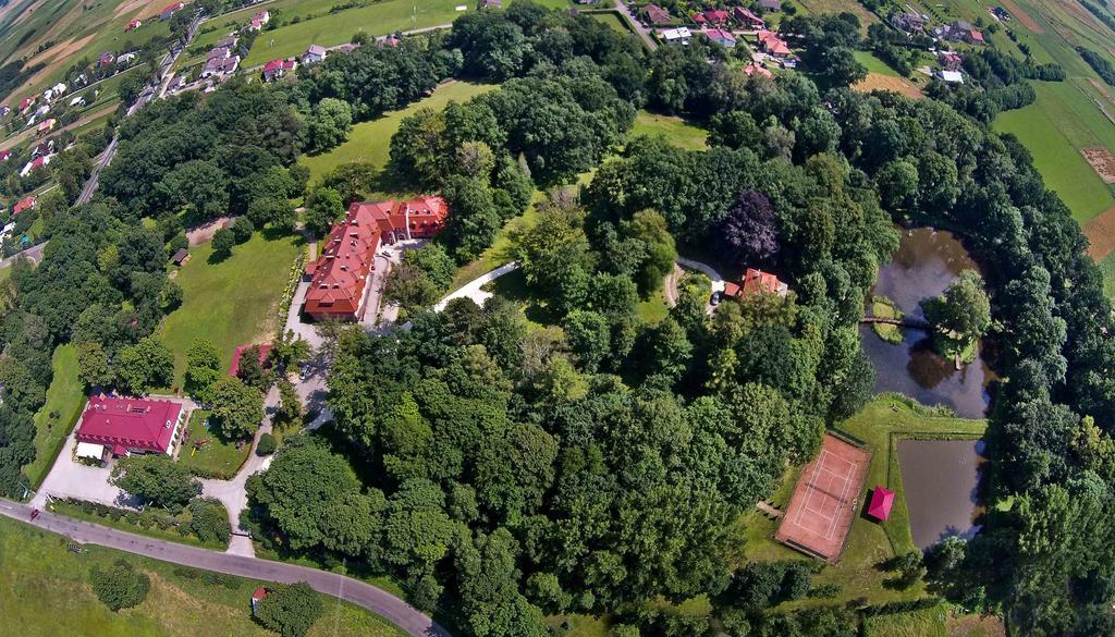 Dwor Ostoia Hotell Rymanów Eksteriør bilde