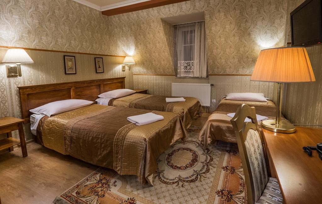Dwor Ostoia Hotell Rymanów Eksteriør bilde