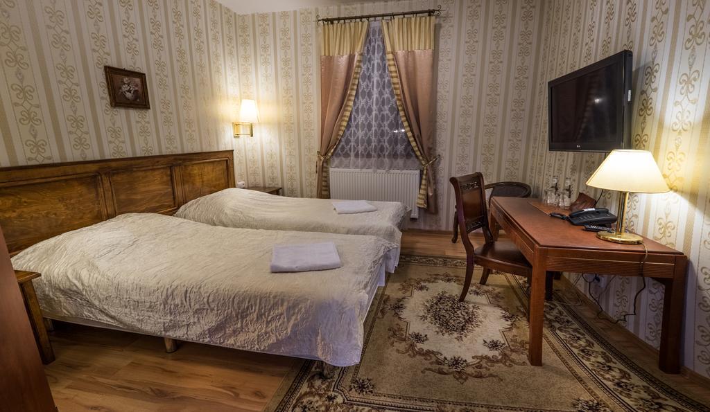 Dwor Ostoia Hotell Rymanów Eksteriør bilde