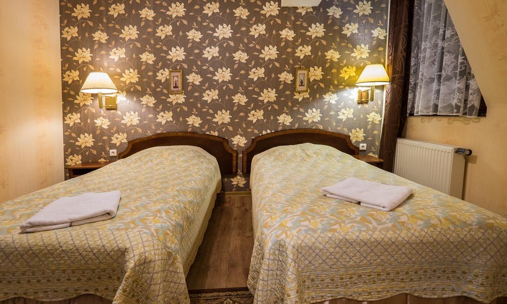 Dwor Ostoia Hotell Rymanów Eksteriør bilde