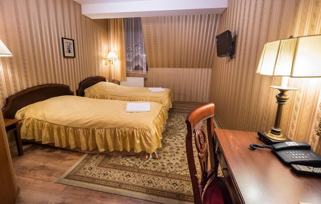 Dwor Ostoia Hotell Rymanów Eksteriør bilde